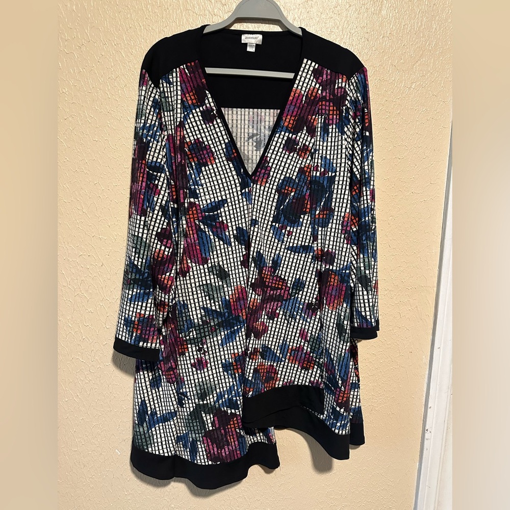 Avenue Asymmetrical Top Plus Size Stretchy Size‎ 30/32